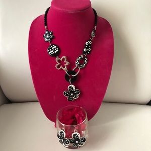 Black/White Enamel Floral Necklace Set w/earrings